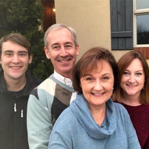 Meet your Posher, Dee dee